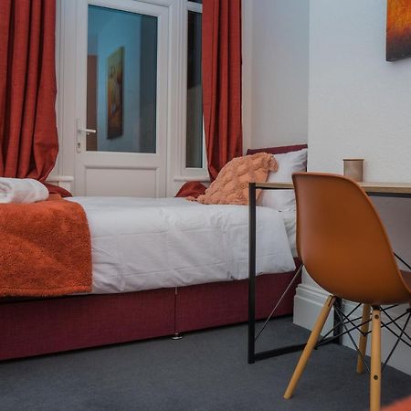 The Private Villa, Northampton Centre, 9 Beds, 5 Bedrooms, Sleeps 12 Eksteriør billede