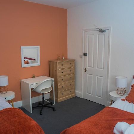 The Private Villa, Northampton Centre, 9 Beds, 5 Bedrooms, Sleeps 12 Eksteriør billede