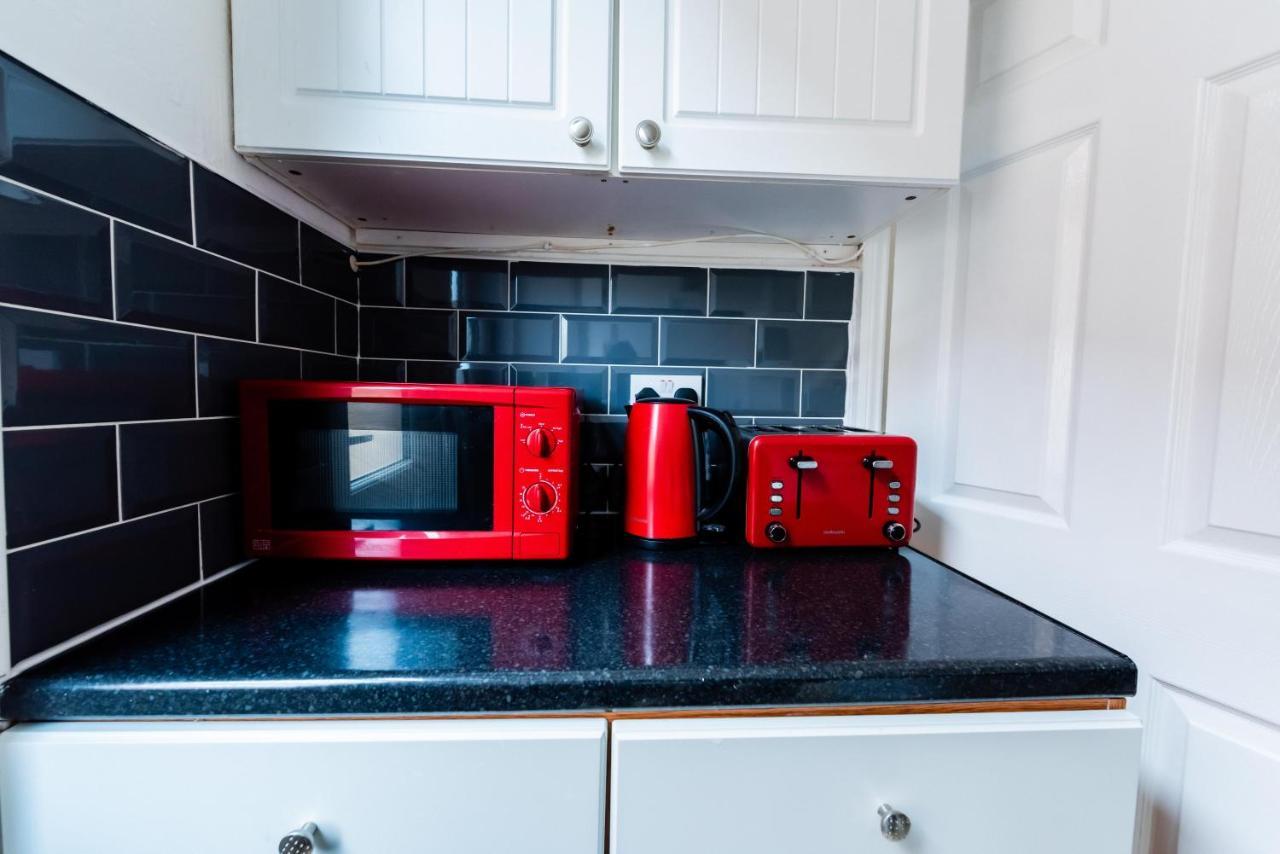 The Private Villa, Northampton Centre, 9 Beds, 5 Bedrooms, Sleeps 12 Eksteriør billede