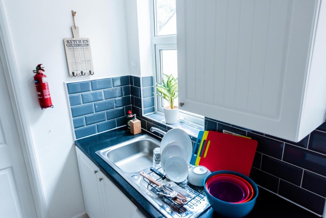 The Private Villa, Northampton Centre, 9 Beds, 5 Bedrooms, Sleeps 12 Eksteriør billede