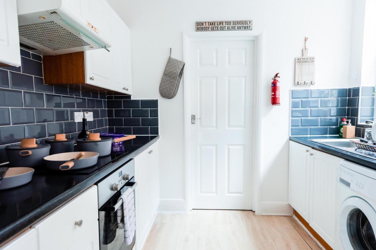 The Private Villa, Northampton Centre, 9 Beds, 5 Bedrooms, Sleeps 12 Eksteriør billede