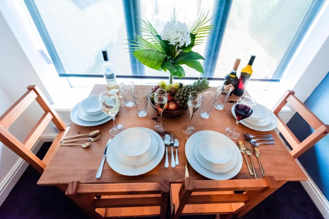 The Private Villa, Northampton Centre, 9 Beds, 5 Bedrooms, Sleeps 12 Eksteriør billede