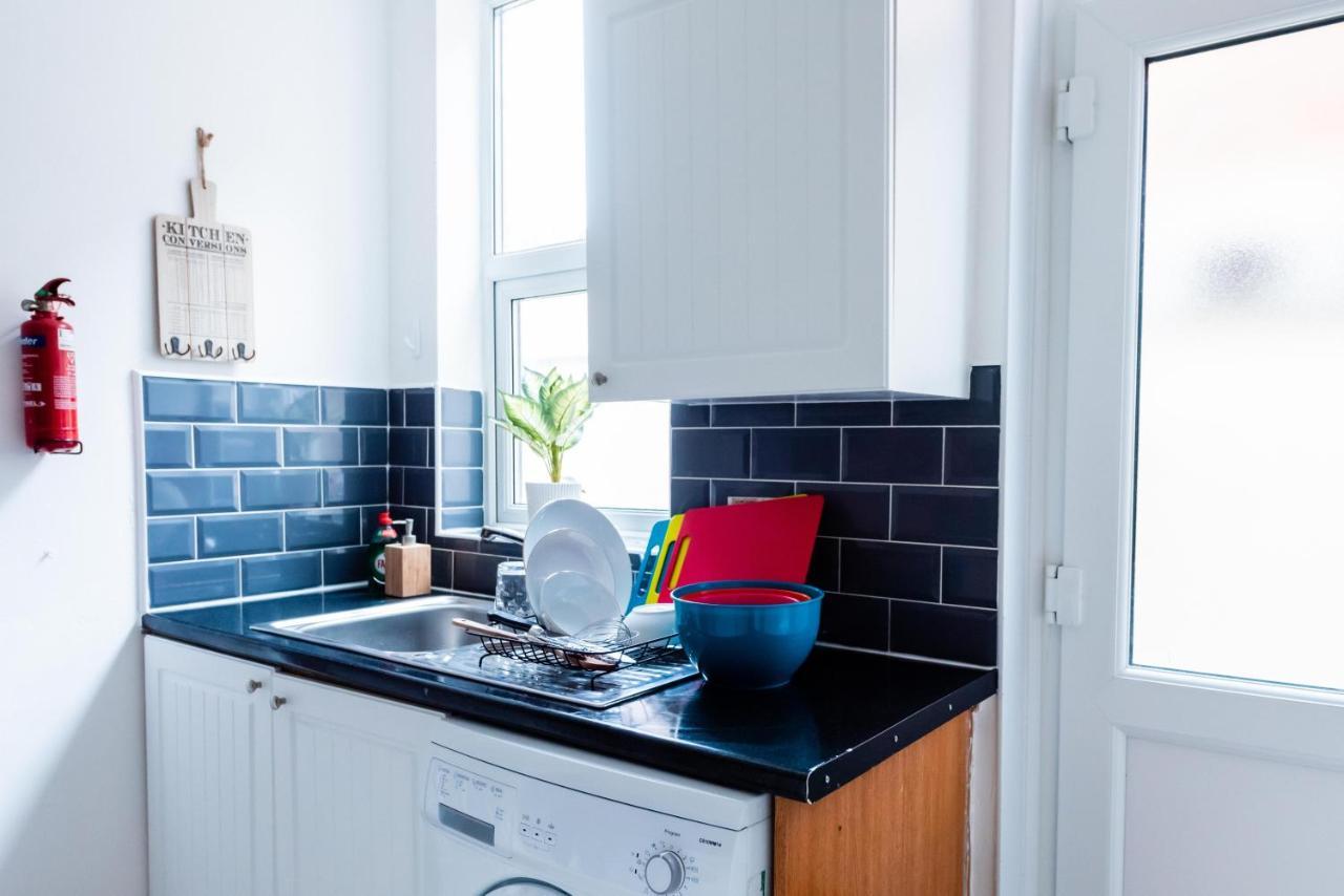 The Private Villa, Northampton Centre, 9 Beds, 5 Bedrooms, Sleeps 12 Eksteriør billede