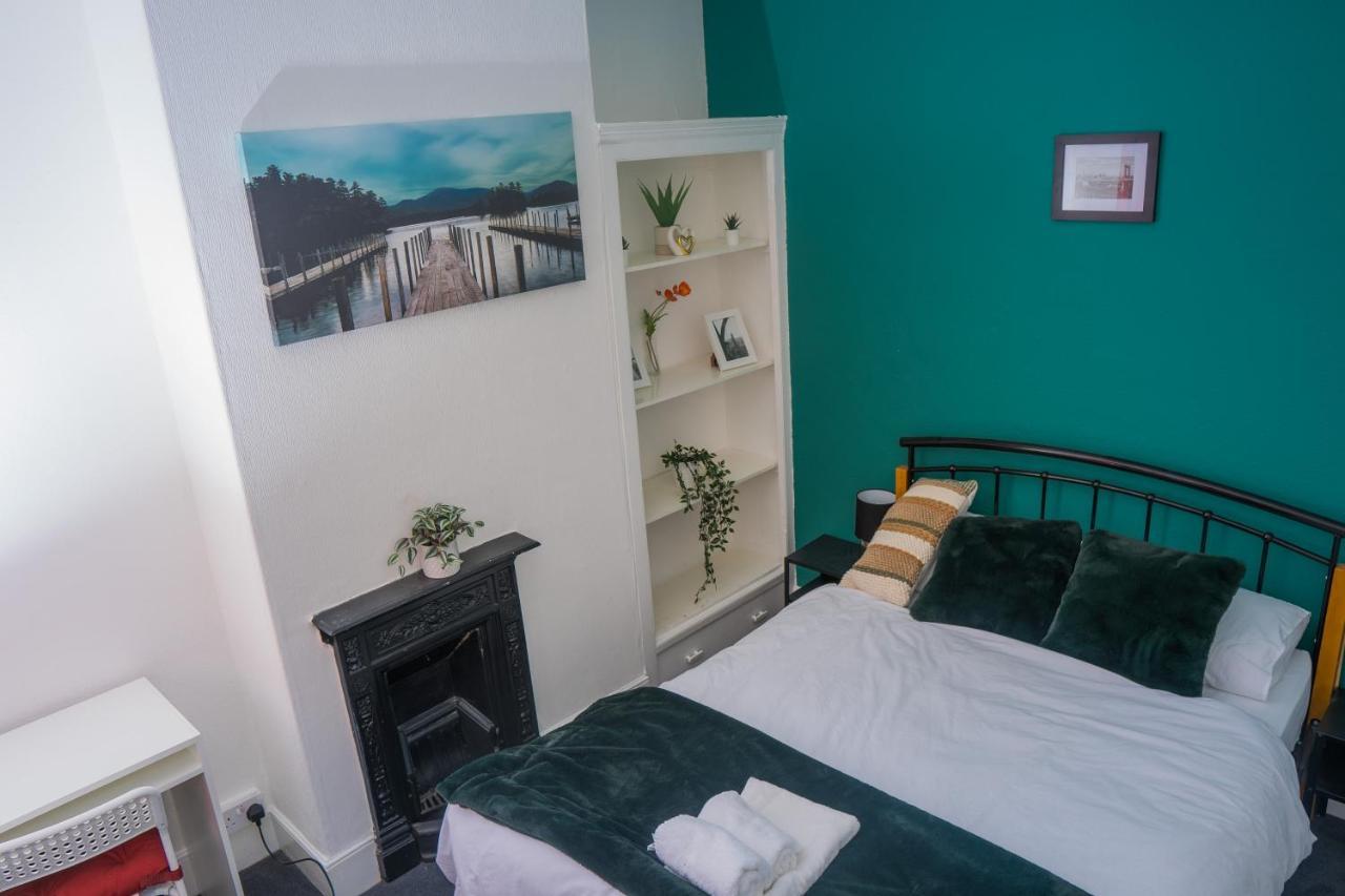 The Private Villa, Northampton Centre, 9 Beds, 5 Bedrooms, Sleeps 12 Eksteriør billede