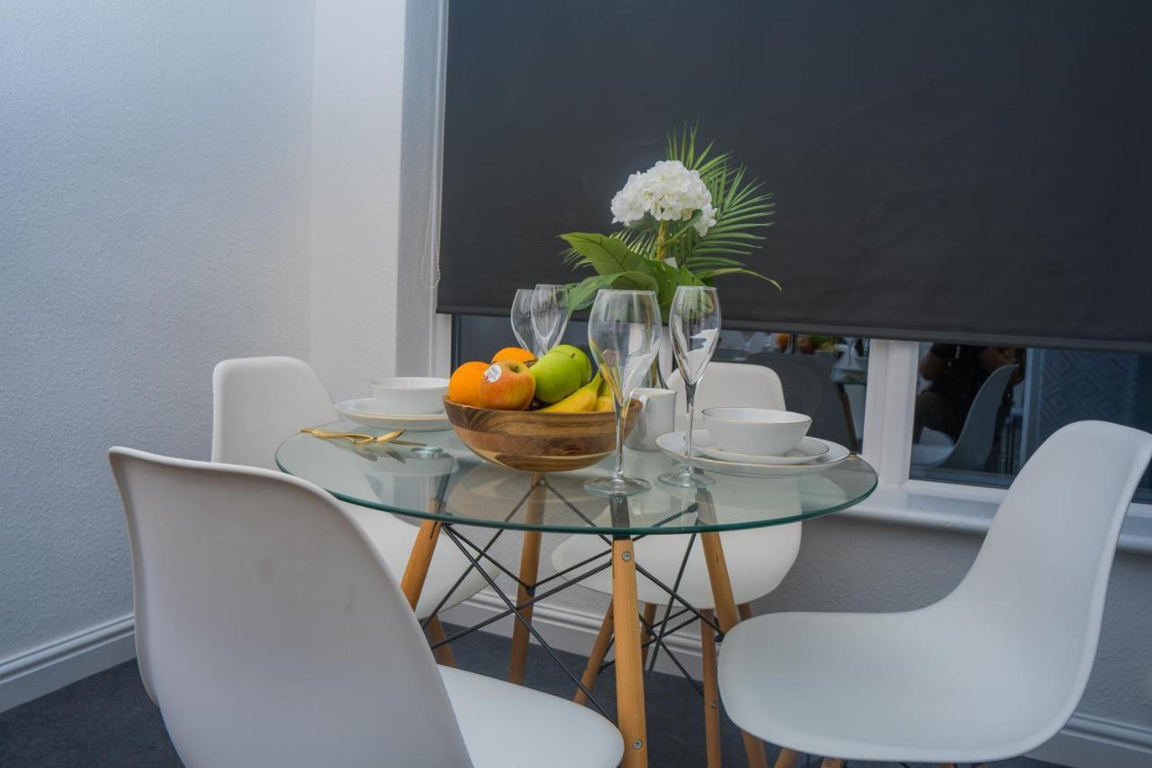 The Private Villa, Northampton Centre, 9 Beds, 5 Bedrooms, Sleeps 12 Eksteriør billede