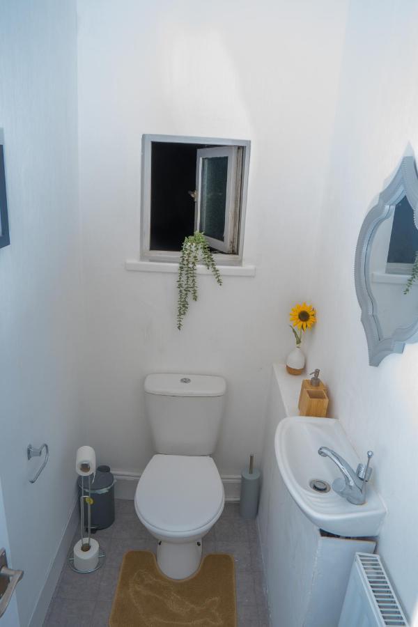 The Private Villa, Northampton Centre, 9 Beds, 5 Bedrooms, Sleeps 12 Eksteriør billede