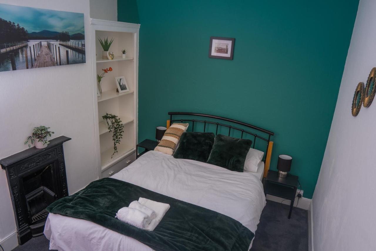 The Private Villa, Northampton Centre, 9 Beds, 5 Bedrooms, Sleeps 12 Eksteriør billede
