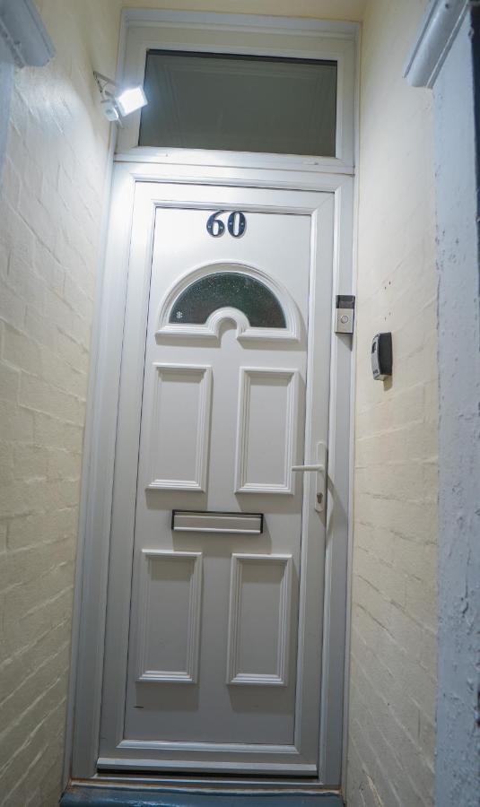 The Private Villa, Northampton Centre, 9 Beds, 5 Bedrooms, Sleeps 12 Eksteriør billede