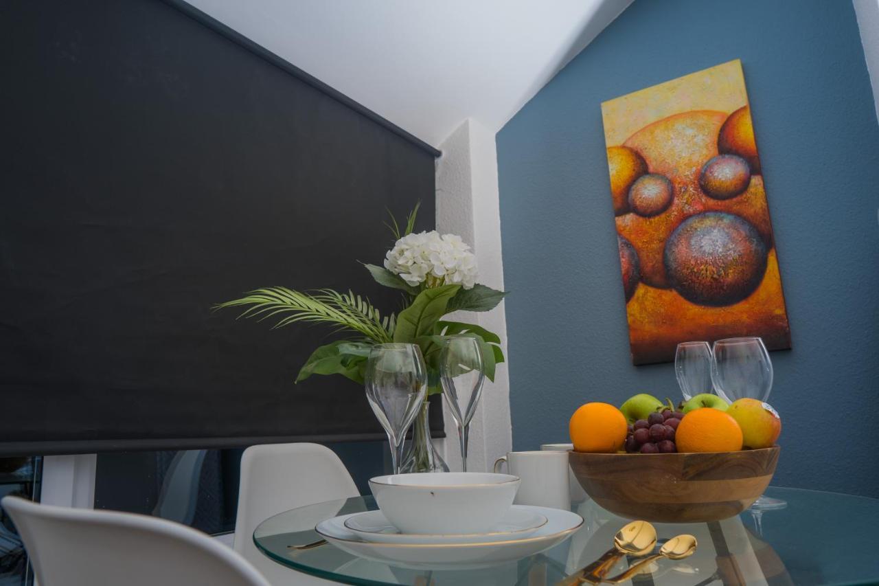 The Private Villa, Northampton Centre, 9 Beds, 5 Bedrooms, Sleeps 12 Eksteriør billede