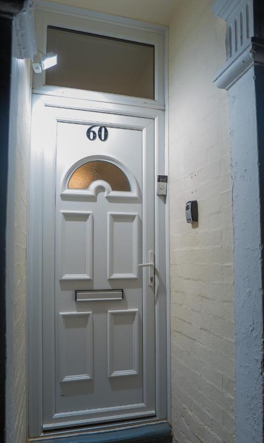 The Private Villa, Northampton Centre, 9 Beds, 5 Bedrooms, Sleeps 12 Eksteriør billede
